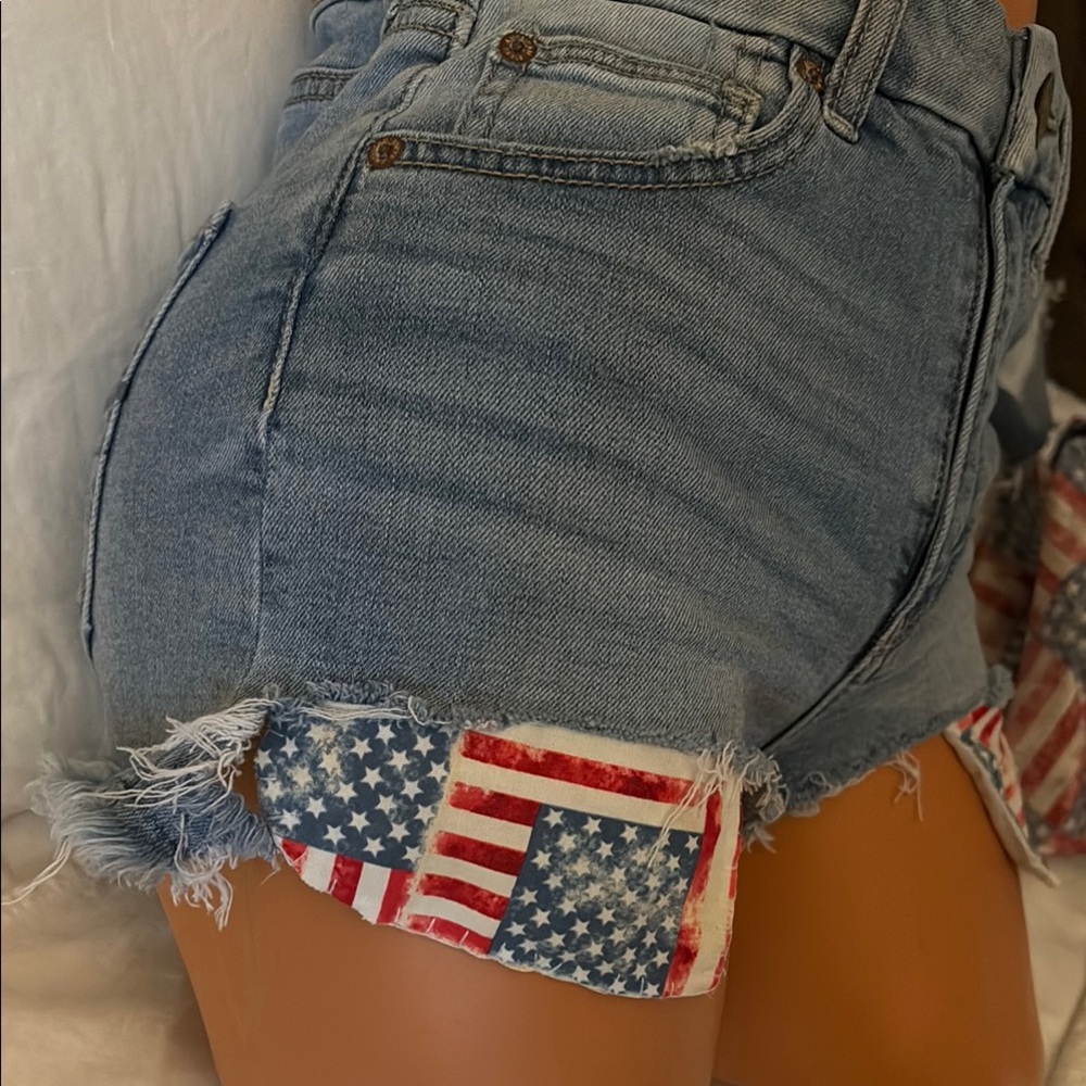 AEO Distressed Denim American Flag Stretch curvy hirise Shorts